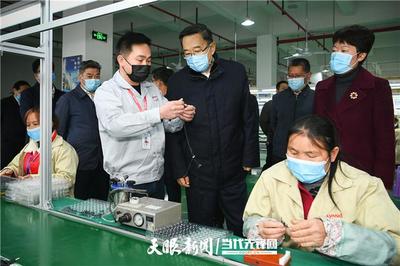 孙志刚在黔南州长顺县调研农业产业结构调整和学校开学准备工作