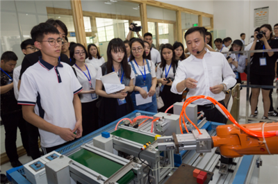 湖北交通职业技术学院:校企共建促发展创新教学育英才