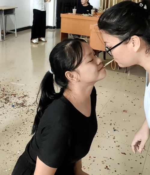 于都科技学校开展第36个教师节庆祝活动