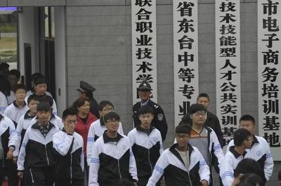 “逃”出工厂的年轻人 栖息在互联网工厂